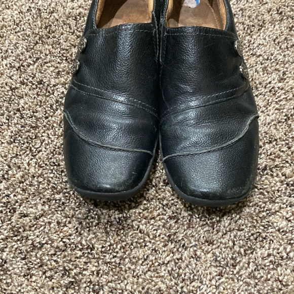 Naturalizer Women’s Black Leather Button Moccasins Shoes - Picture 4 of 8